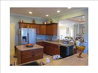 5th image of 401 S Wintergreen Dr