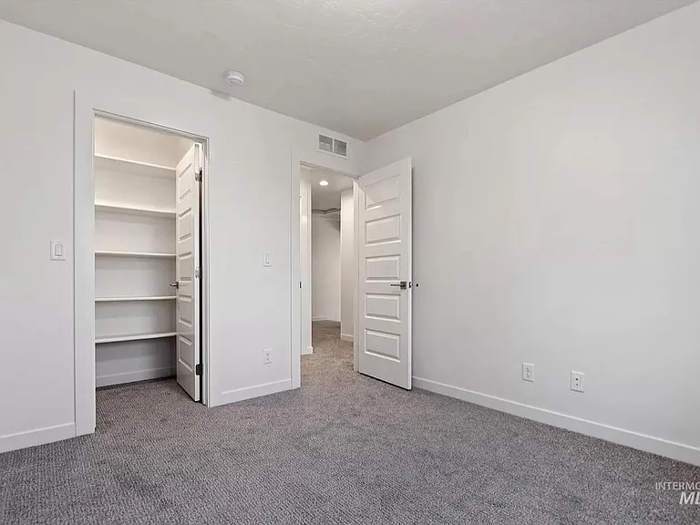 1533 N Pineview Ln — Photo 18