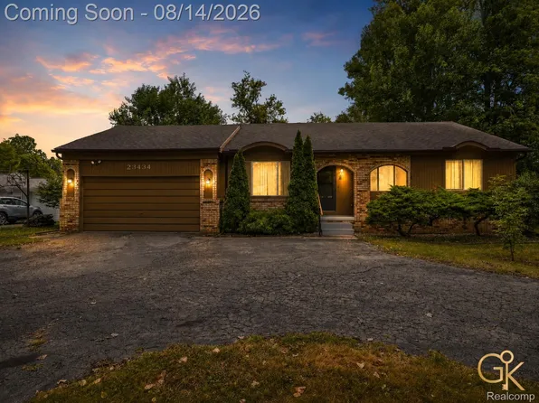 23434 Haynes St, Farmington Hills, MI 48336