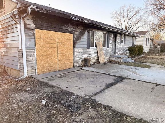 3rd image of 1021 Robinhood Rd