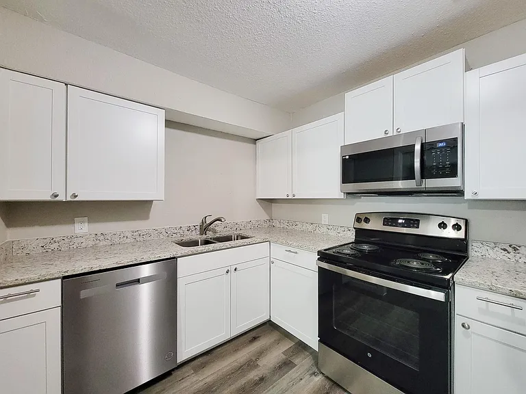 5606 Willow Glen Dr — Photo 15
