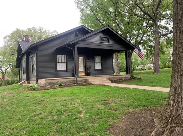200 Bryan St, Gower, MO 64454
