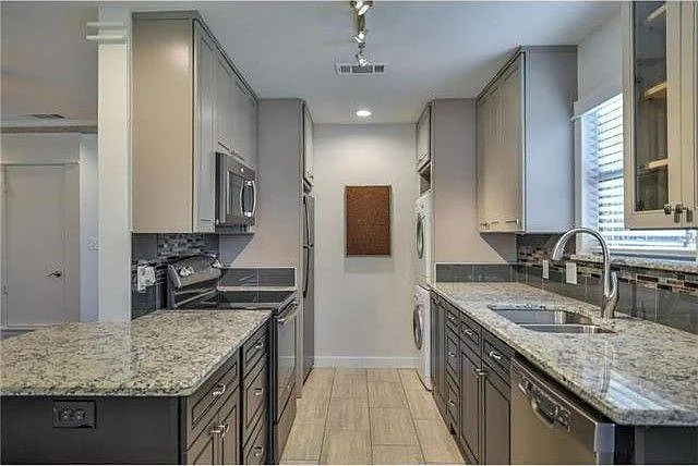 3706 Washburn Ave #B — Photo 9