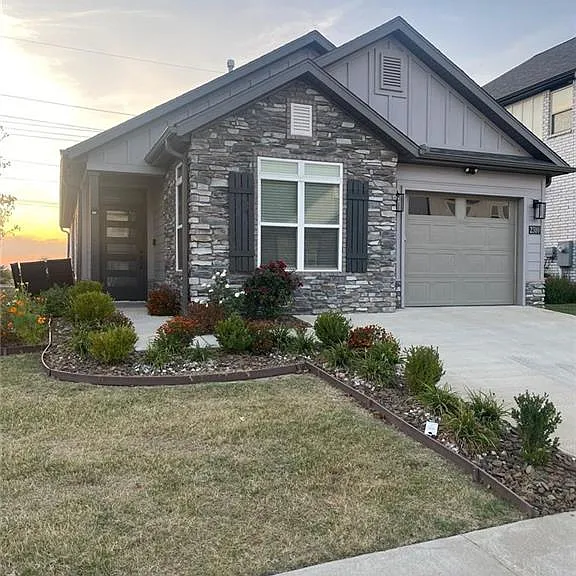 2310 Poppy St — Photo 1