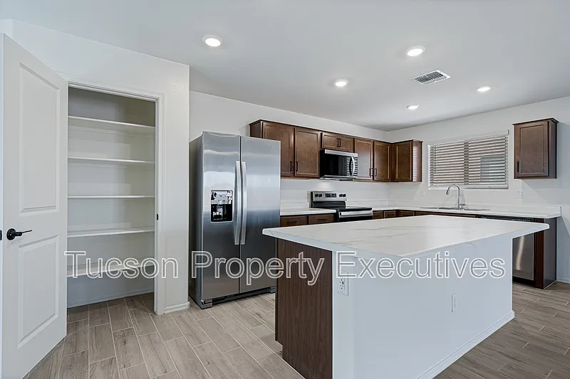 3 bed, 2.0 bath, 1500 sqft, $1,995 — Photo 4