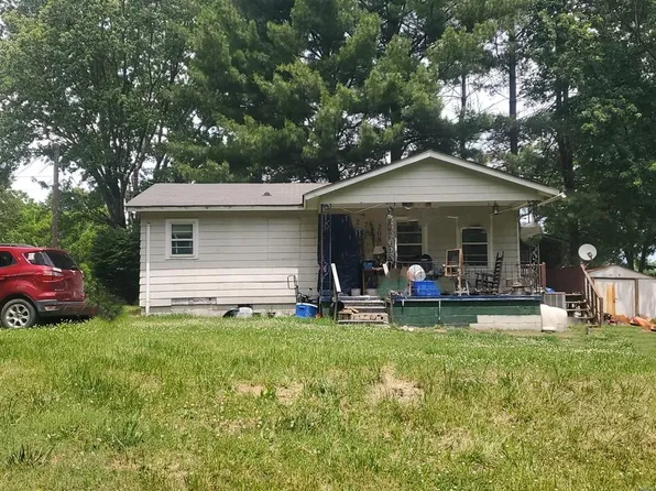 208 Adams St, Smithville, TN 37166