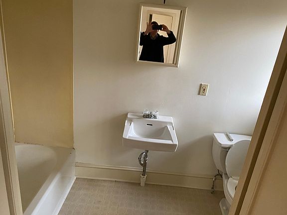 5th image of 230 Joslen Blvd #6