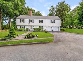 6 Robin Rd, Lynnfield, MA 01940