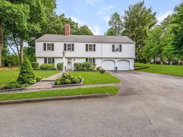 6 Robin Rd, Lynnfield, MA 01940