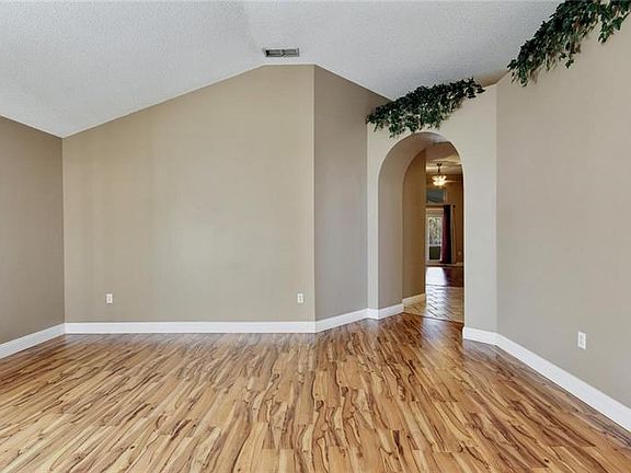 4th image of 896 Lake Jackson Cir
