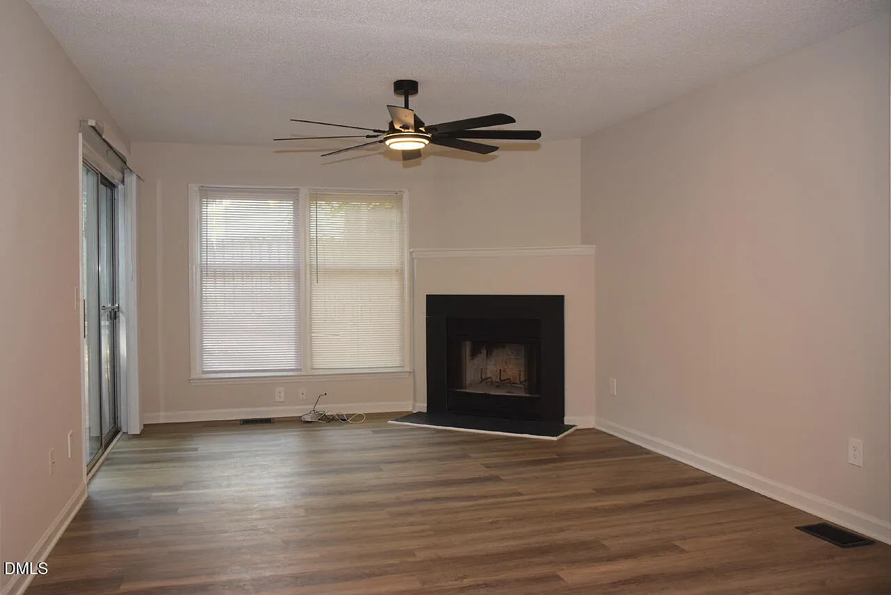 2 bed, 2.5 bath, 1277 sqft, $1,695 — Photo 4