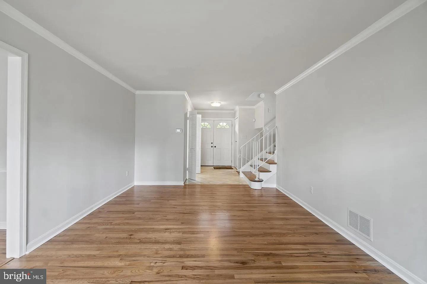 4 bed, 2.5 bath, 2315 sqft, $5,000 — Photo 2