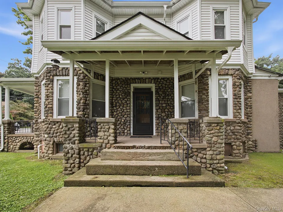 9 Cottage Ave #1