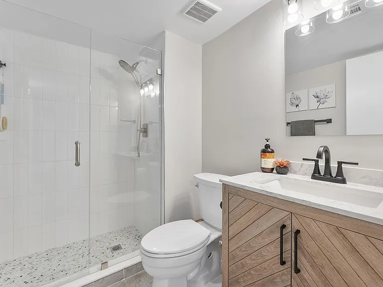 11230 Green Lake Dr #204 — Photo 21