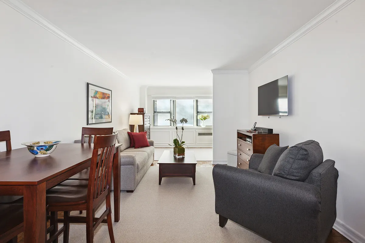 205 East 77th St Unit 2C  