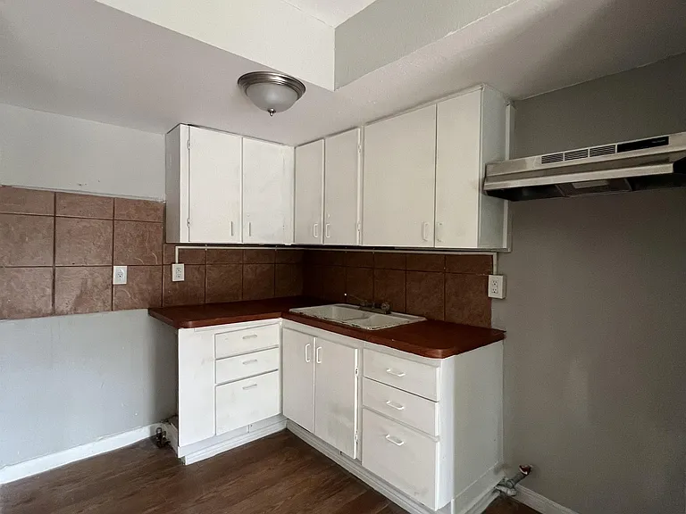 1723 W Mayfield Blvd #2 — Photo 5