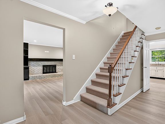 3rd image of 7209 Kingswood Cir