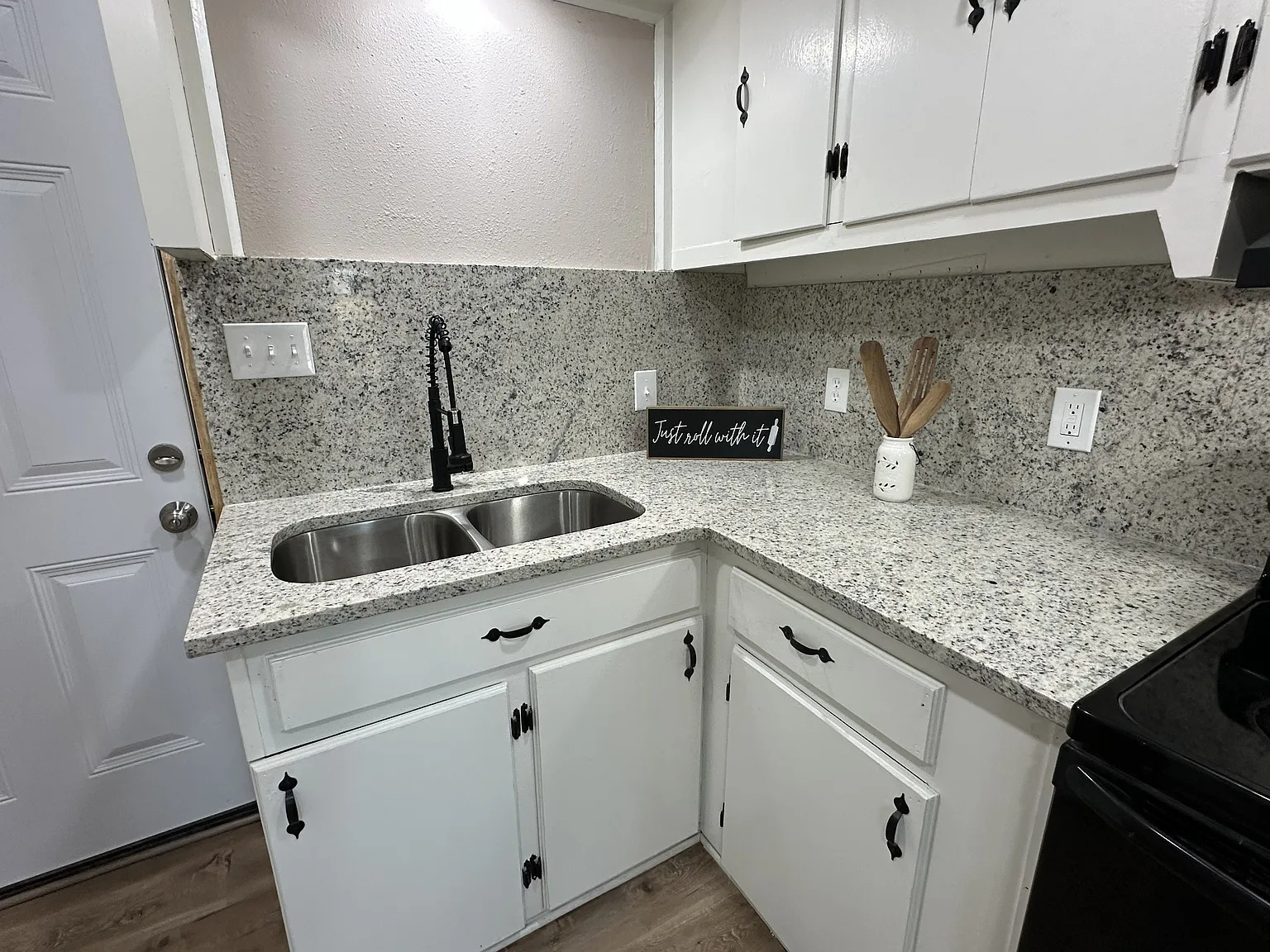 3 bed, 1024 sqft, $1,656 — Photo 1