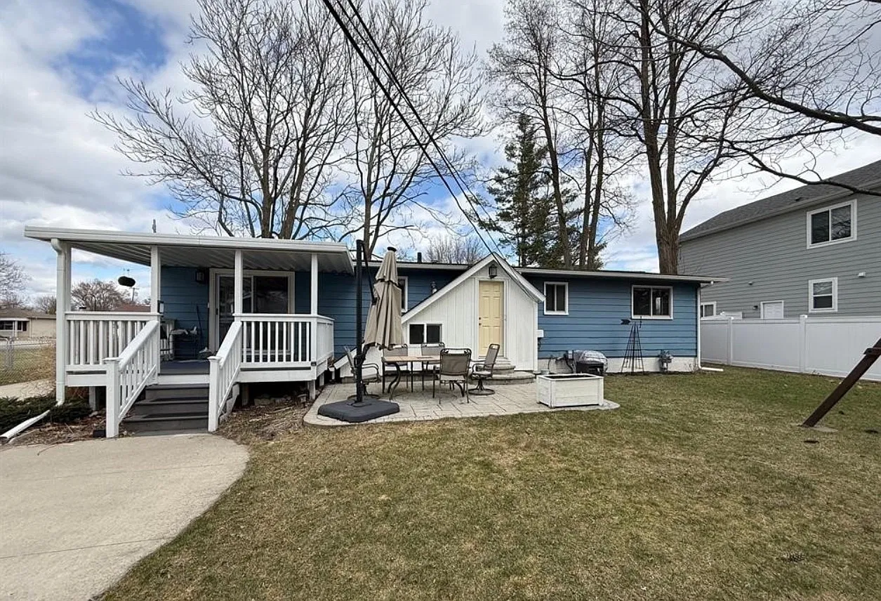 3 bed, 1040 sqft, $2,150 — Photo 4