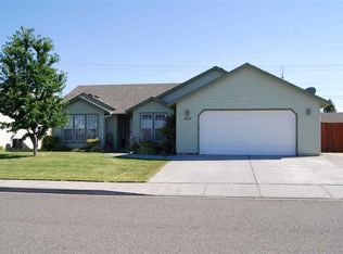 1627 W 25th Pl, Kennewick, WA 99337
