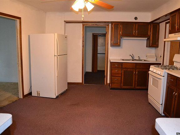 3rd image of 6 Fairview St