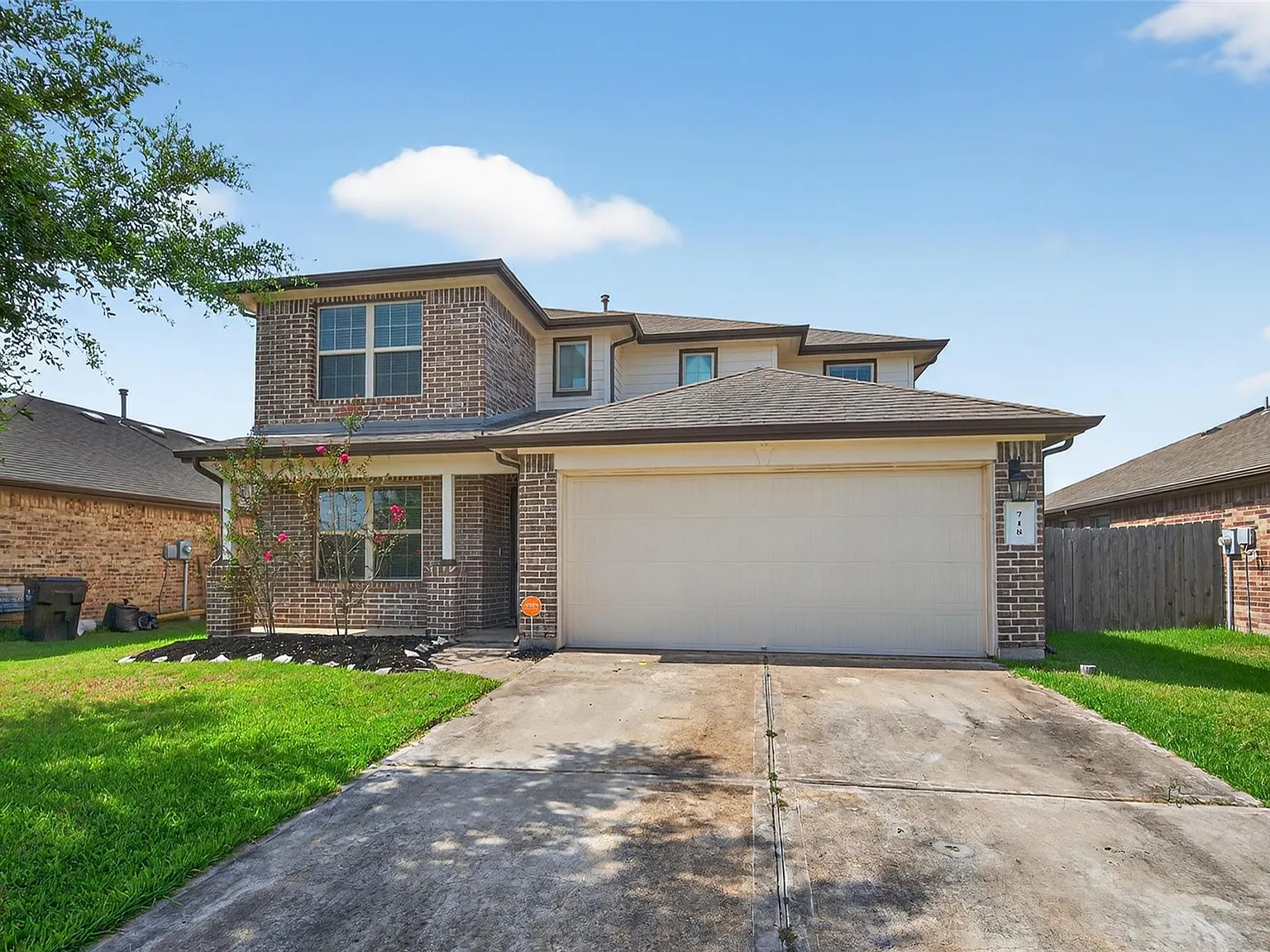 4 bed, 2.5 bath, 2664 sqft, $2,500 — Photo 2