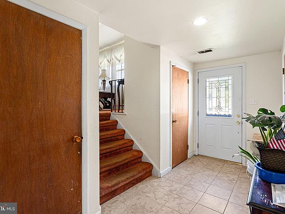 4th image of 413 Howard Rd