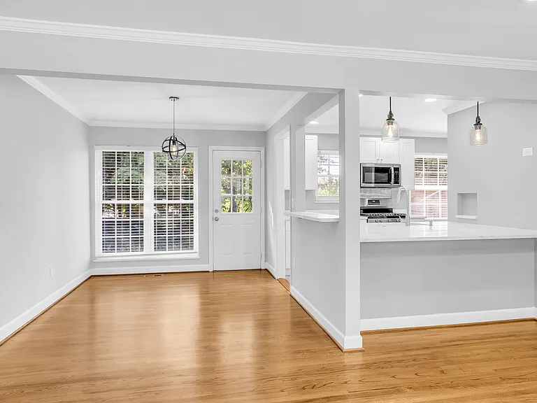 4 Bradley Blvd — Photo 5