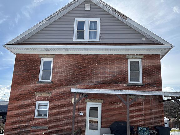 4th image of 114 W Main St