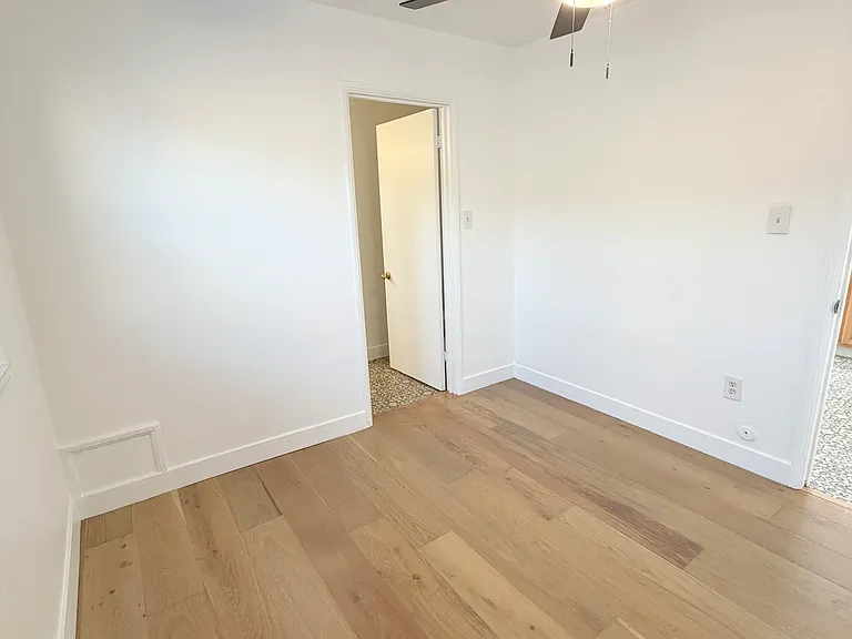 441 W 16th St — Photo 11