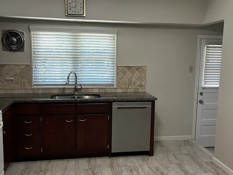 1030 Nana Ln — Photo 4