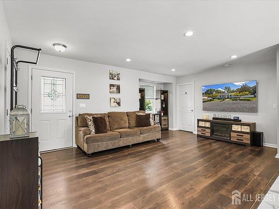 5th image of 6 Soden Ln