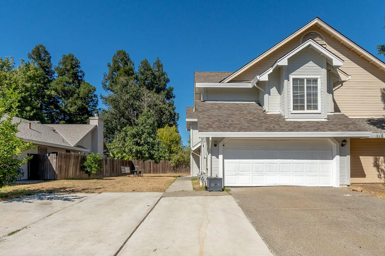 9049 Laguna Springs Way photo 1