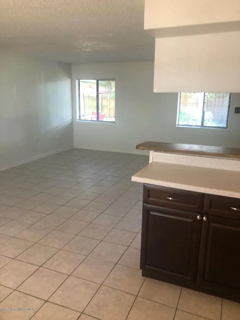 210C Pierce Ave — Photo 2