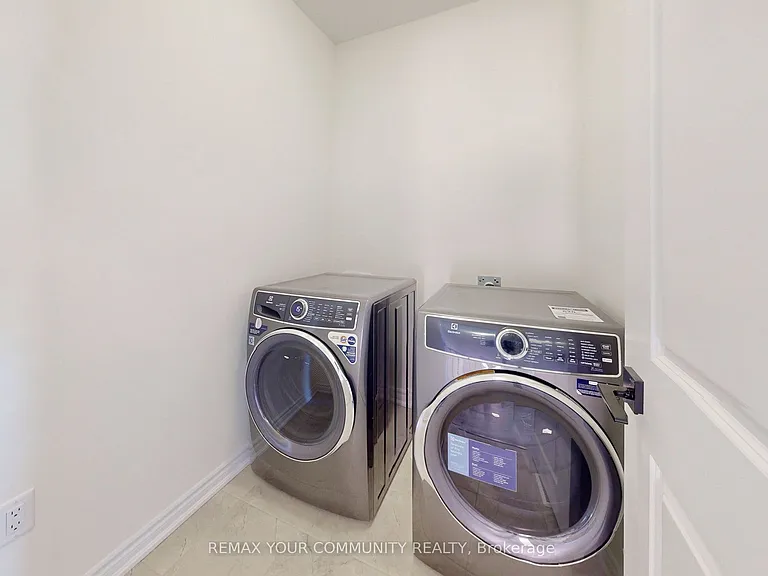 105 Halldorson Ave — Photo 38