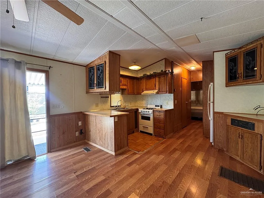1 bed, 1.0 bath, 408 sqft, $700 — Photo 2