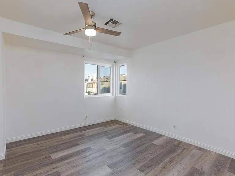 5031 Spencer St #C — Photo 16
