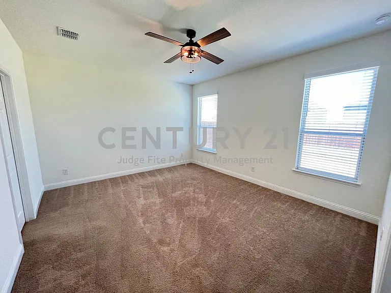2605 Warren Ln — Photo 10