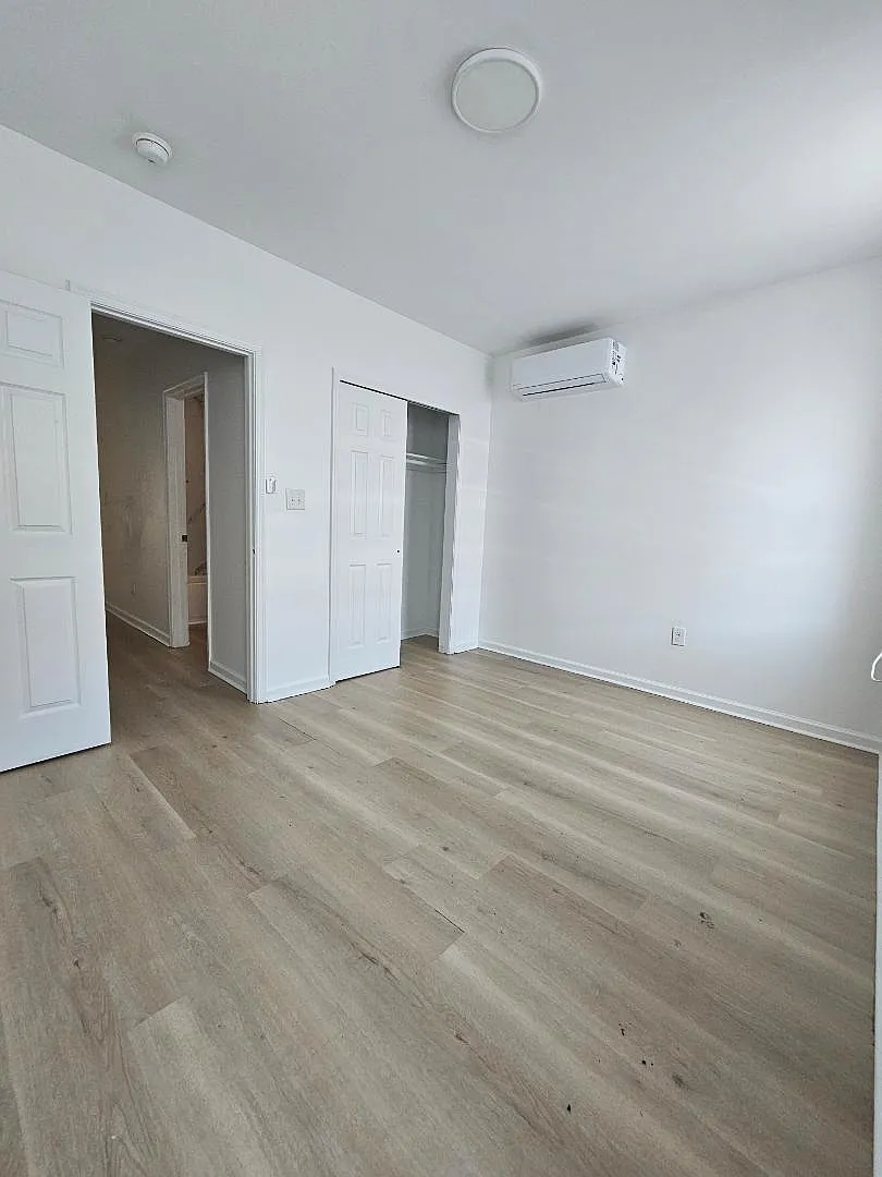 1628 W Lehigh Ave - 1628 W Lehigh Ave - 3rd Fl Front Room — Photo 3