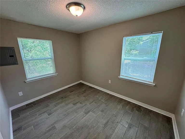 2120 Baker Rd — Photo 17