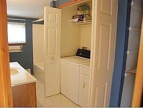 Bath/laundry