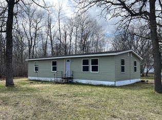 813 11th Ave SE, Roseau, MN 56751