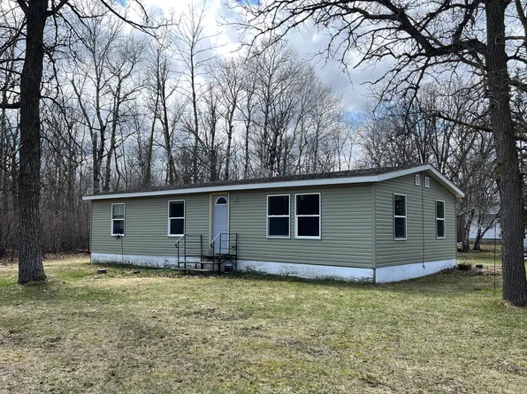 813 11th Ave SE, Roseau, MN 56751
