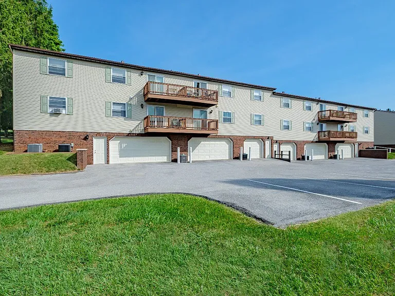 Apartments at Waterford — Photo 303