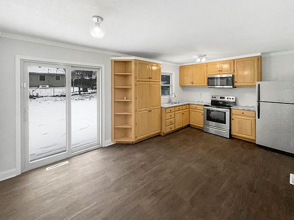 4th image of 6126 Haskell Ave