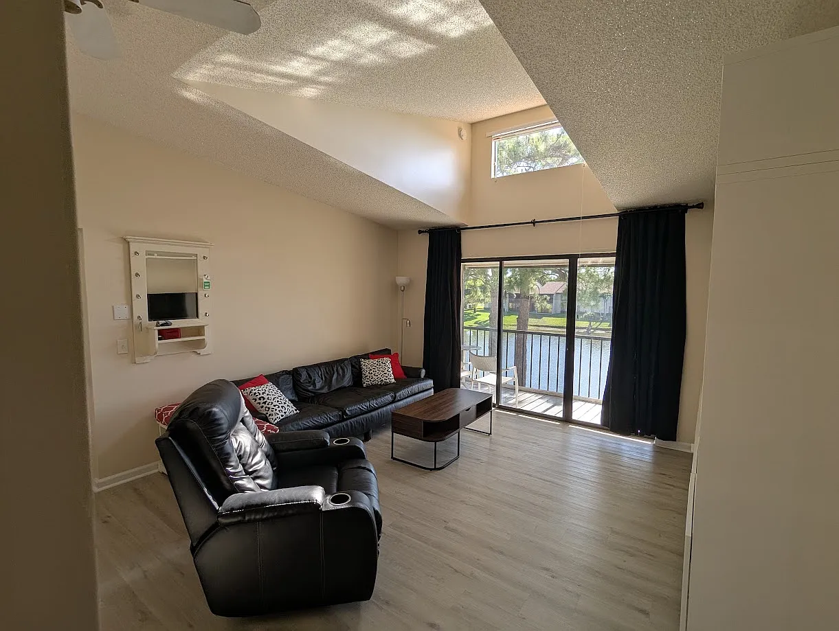 2 bed, 1005 sqft, $2,000 — Photo 2