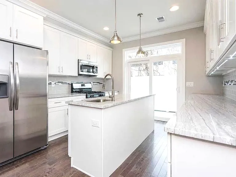 537 Morse St — Photo 5
