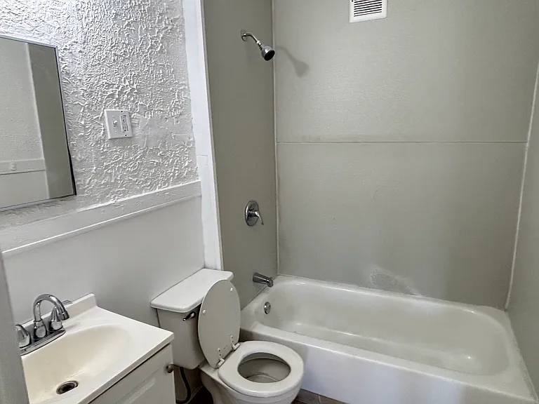 1278 E 115th St #2 — Photo 8
