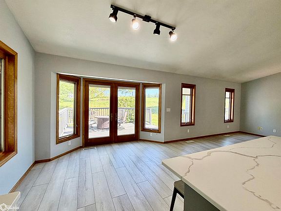 4th image of 605 Fairview Dr