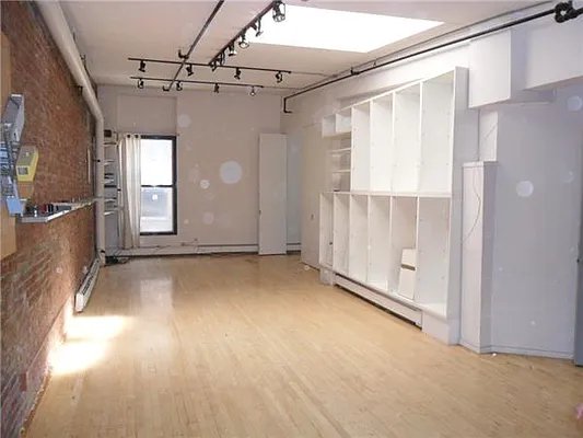 Rented by Space Marketing Shop | media 11